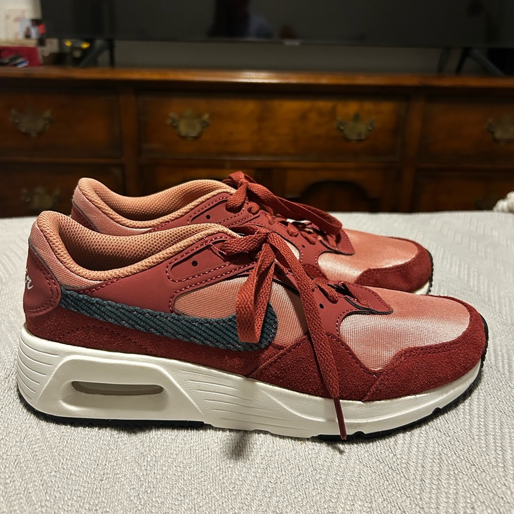 Nike Women's Burgundy and Pink Sneakers